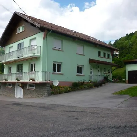 Chaleureux A Avec Terrasse, Barbecue Et Proche Des Pistes De *